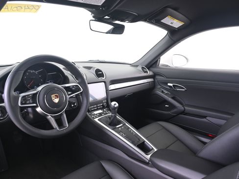 Certified 2025 Porsche 718 Cayman RWD image 4