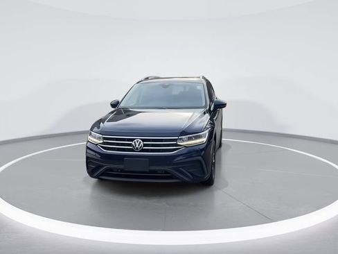 Certified 2022 Volkswagen Tiguan SE w/ Panoramic Sunroof Package image 3