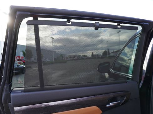 Used 2024 Toyota Highlander Platinum image 13