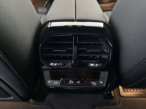 New 2026 BMW iX xDrive60 w/ Premium Package image 29