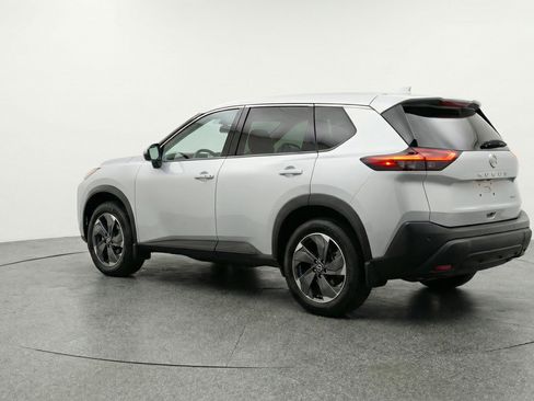Used 2025 Nissan Rogue SV image 6