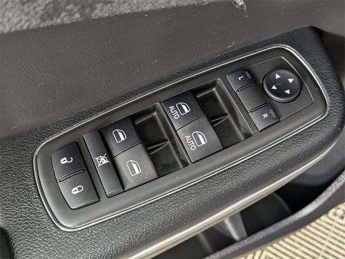 Certified 2018 Chrysler 300 S w/ Safetytec Plus Group image 15