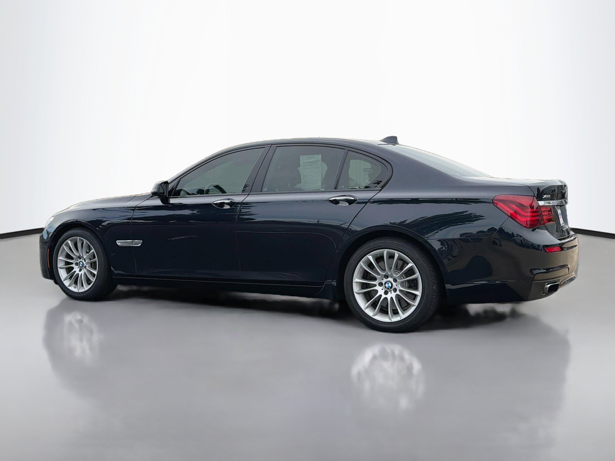 Used 2015 BMW 750i xDrive AWD/4WD image 4