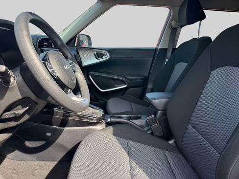 Used 2023 Kia Soul S FWD image 13