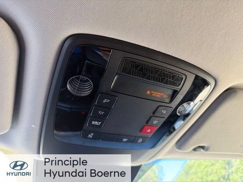 Used 2025 Kia Carnival FWD image 32