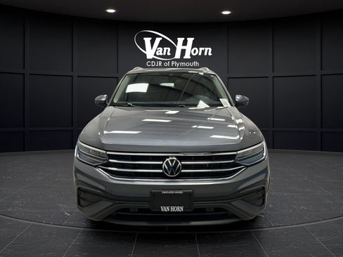 Used 2022 Volkswagen Tiguan SE AWD/4WD image 2