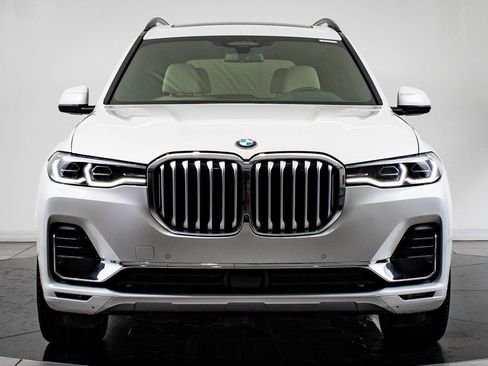 Used 2021 BMW X7 xDrive40i w/ Premium Package image 2