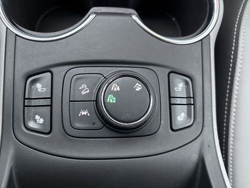 Used 2022 GMC Terrain SLT image 30