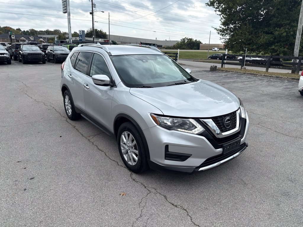 Used 2020 Nissan Rogue SV FWD image 2