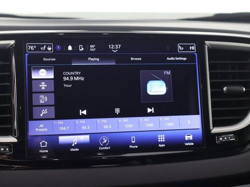 Used 2024 Chrysler Pacifica Touring-L image 45