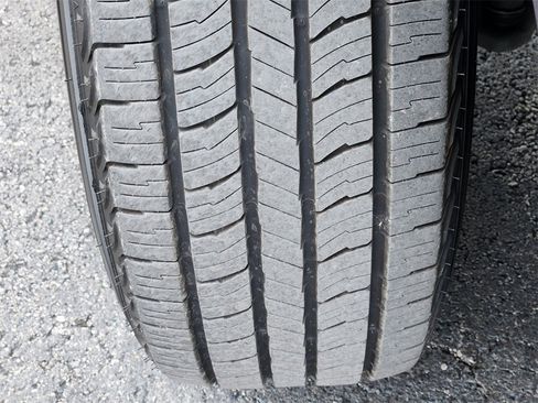 Certified 2024 Chevrolet Suburban LT image 13