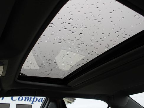 Used 2017 Toyota Camry SE w/ Moonroof Package image 13