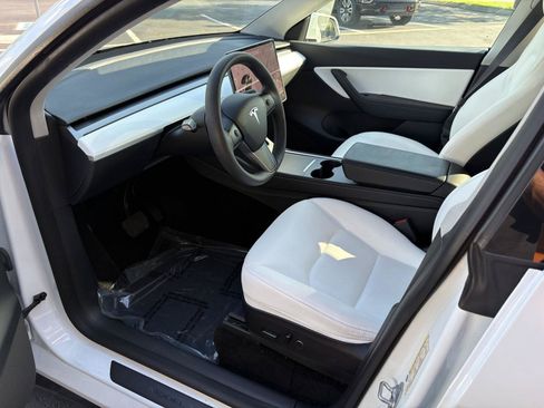 Used 2021 Tesla Model Y Long Range AWD/4WD image 10