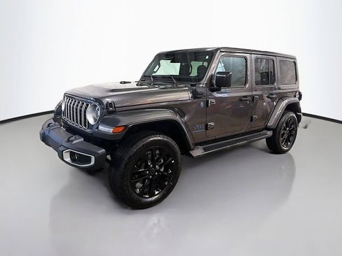 Used 2025 Jeep Wrangler Unlimited Sahara image 3