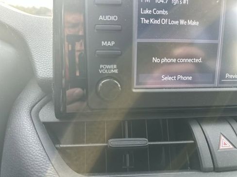 Used 2019 Toyota RAV4 XLE w/ Convenience Package image 16