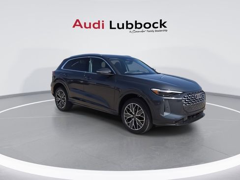 Certified 2025 Audi Q5 Premium Plus w/ Premium Plus image 2