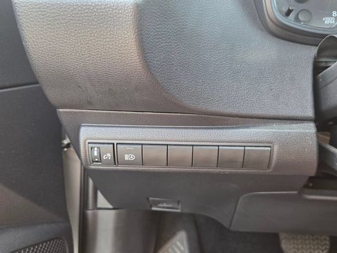 Used 2025 Toyota Corolla LE FWD image 28