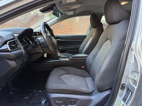 Used 2019 Toyota Camry LE image 14