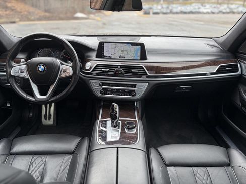 Used 2017 BMW 750i xDrive image 25