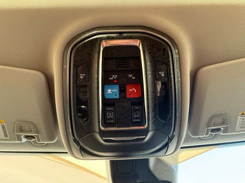 Used 2023 Jeep Grand Cherokee L Laredo image 46