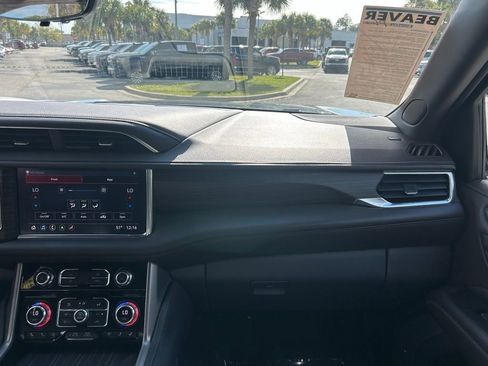 Used 2021 GMC Yukon Denali w/ Denali Premium Package image 17