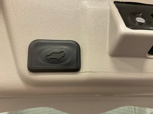 Used 2017 Buick Enclave Premium w/ Experience Buick Package AWD/4WD image 34