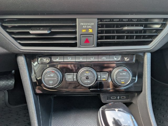 Used 2022 Volkswagen Jetta SE FWD image 17