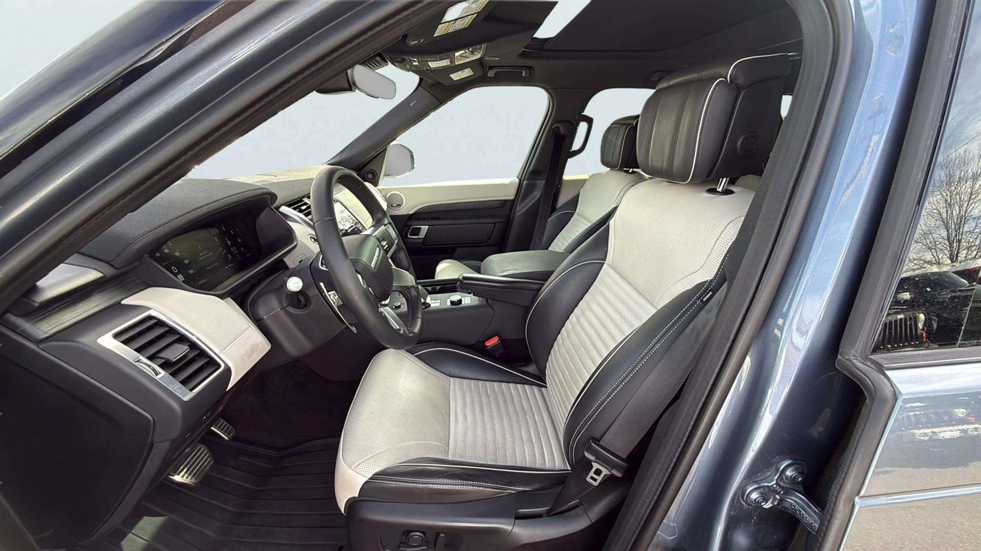Used 2022 Land Rover Discovery HSE R-Dynamic AWD/4WD image 15