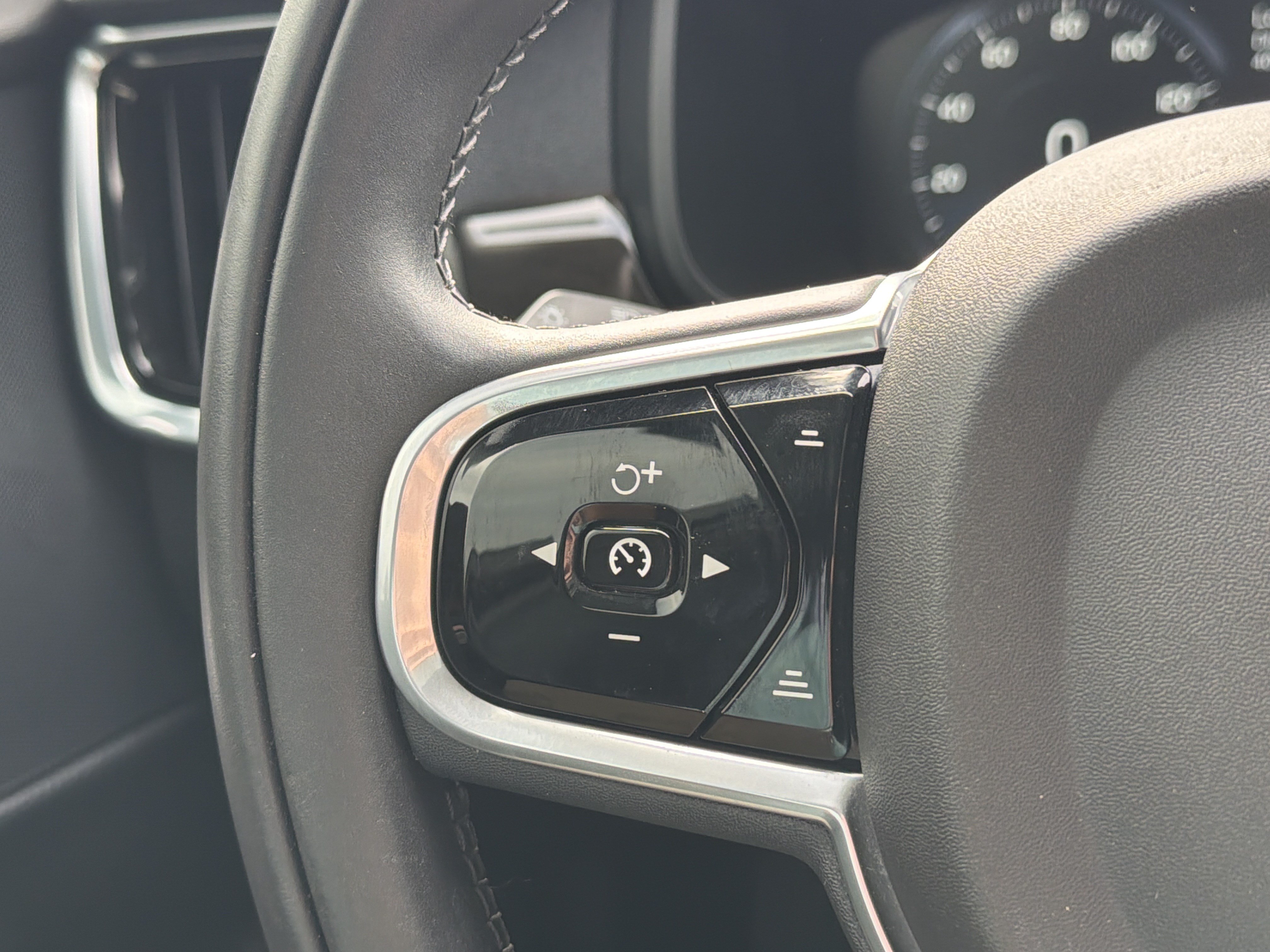 Used 2018 Volvo S90 T5 Momentum w/ Convenience Package AWD/4WD image 16