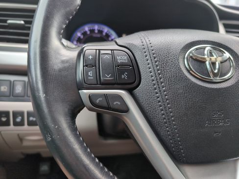 Used 2019 Toyota Highlander Limited Platinum FWD image 19