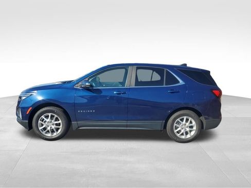 Used 2022 Chevrolet Equinox LT image 2