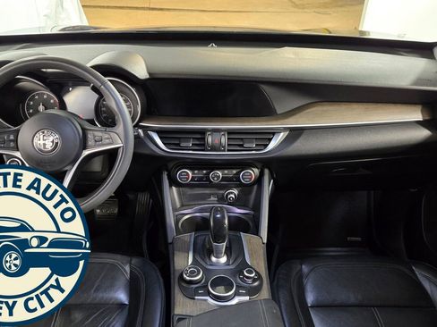 Used 2018 Alfa Romeo Stelvio Ti image 29