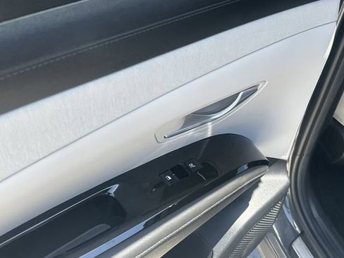 Used 2025 Hyundai Tucson Limited FWD image 13