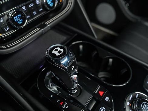 Used 2018 Bentley Bentayga image 26