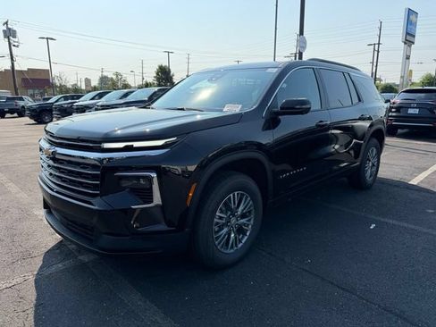 New 2026 Chevrolet Traverse LT w/ Driver Confidence Package FWD image 3