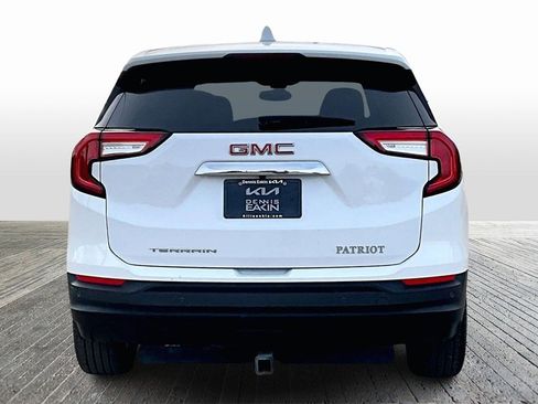 Used 2023 GMC Terrain SLE image 4