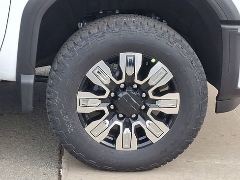 New 2026 GMC Sierra 2500 Denali w/ Denali Reserve Package AWD/4WD image 8