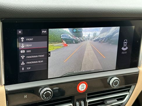 Certified 2025 Porsche Macan image 22