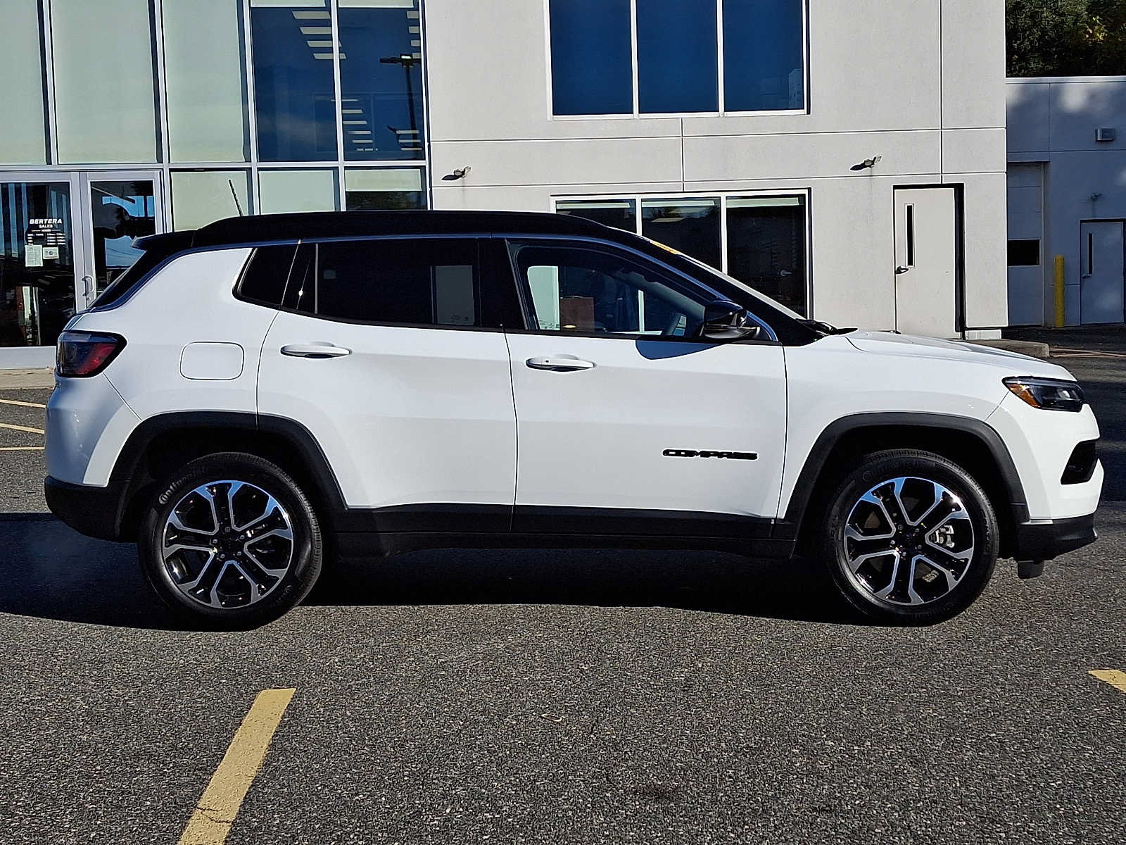 Used 2023 Jeep Compass Limited AWD/4WD image 7