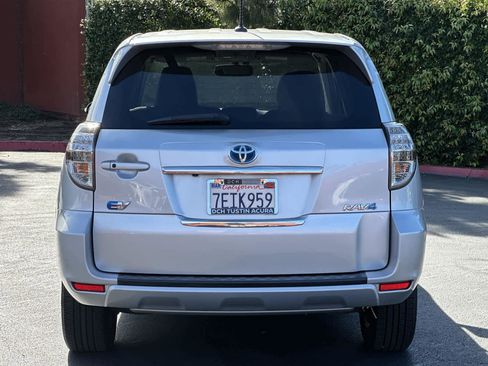 Used 2014 Toyota RAV4 EV image 5