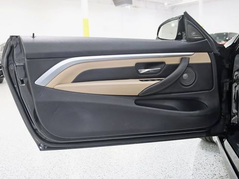 Used 2018 BMW M4 Convertible RWD image 34