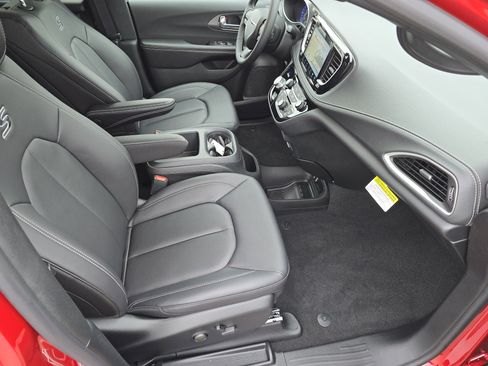 New 2026 Chrysler Pacifica Select image 28