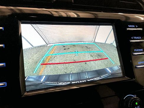 Used 2019 Toyota Camry SE image 21