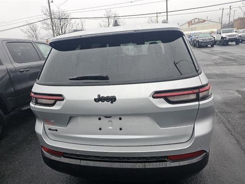Used 2024 Jeep Grand Cherokee L Altitude image 5