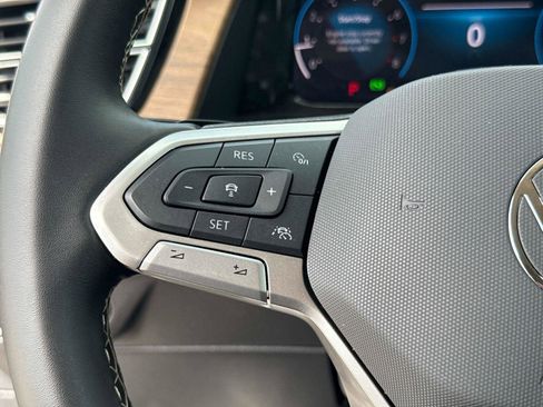 Used 2025 Volkswagen Atlas SE FWD image 31