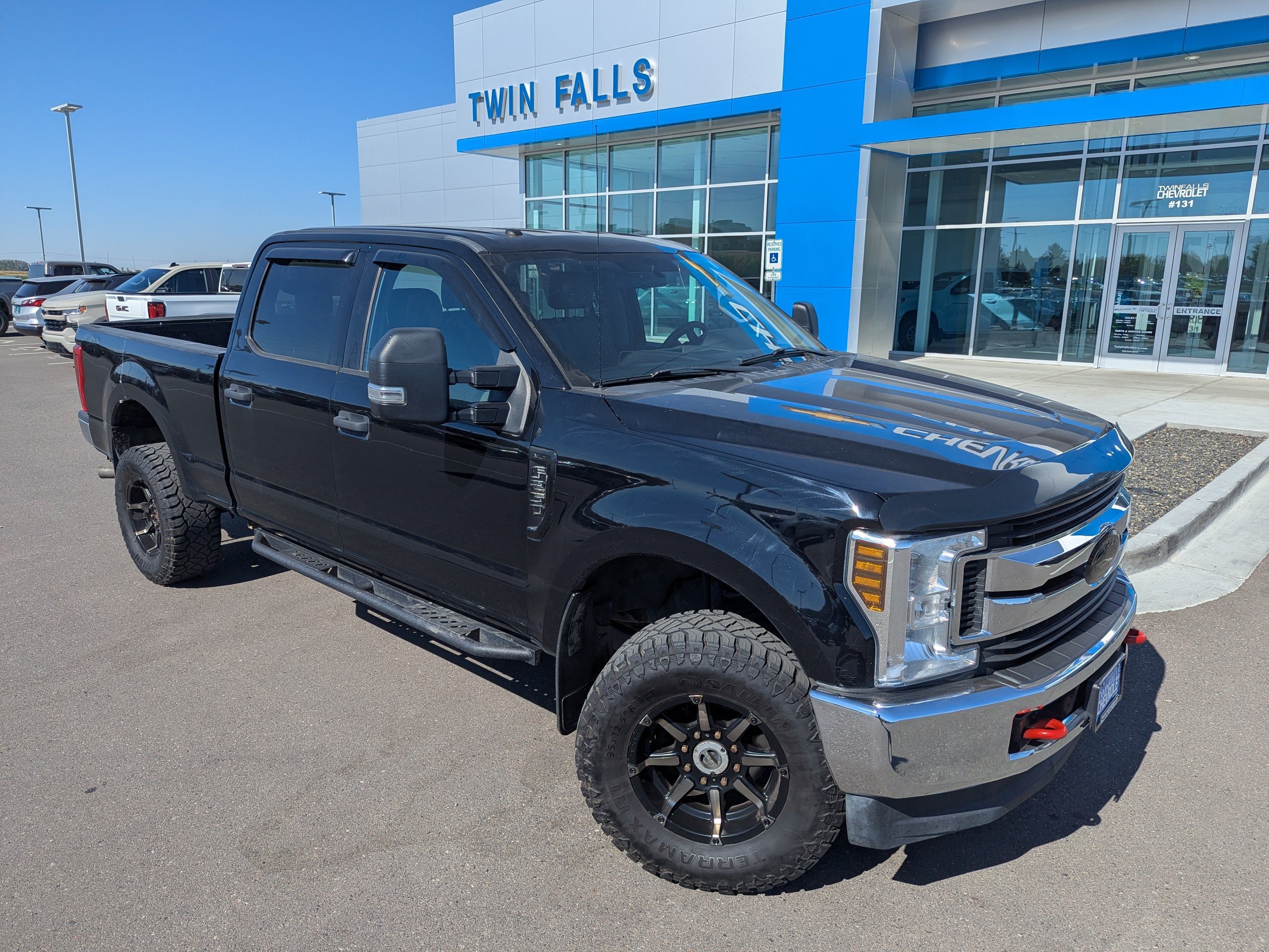 Used 2018 Ford F250 XLT w/ Camper Package AWD/4WD image 3