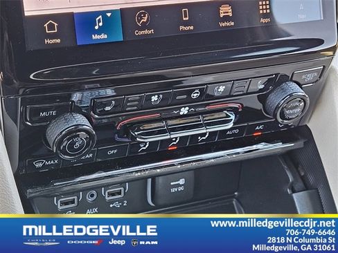 New 2025 Jeep Grand Cherokee Limited w/ Luxury Tech Group II image 24