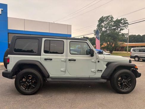 Used 2023 Jeep Wrangler Unlimited Sport AWD/4WD image 12