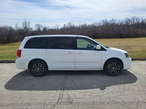 Used 2016 Dodge Grand Caravan SE image 6