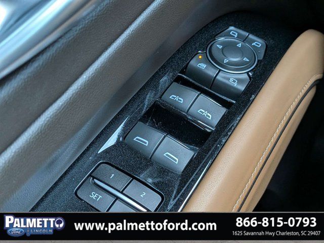 Used 2023 Cadillac Escalade Premium Luxury AWD/4WD image 25